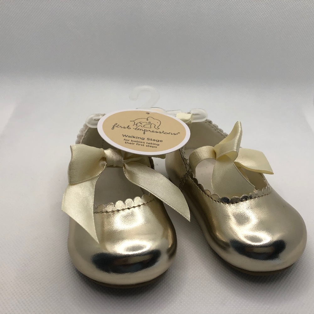 Gold ballet shoes for baby’s